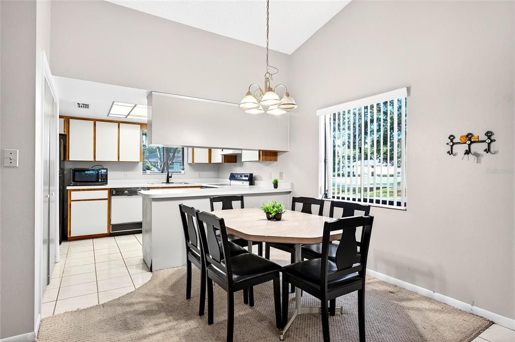 For Sale: $149,900 (2 beds, 2 baths, 1176 Square Feet)