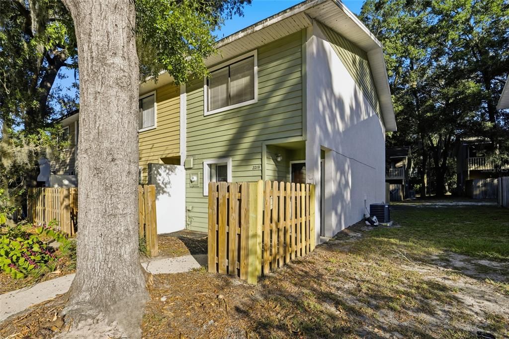 For Sale: $179,900 (2 beds, 2 baths, 1094 Square Feet)