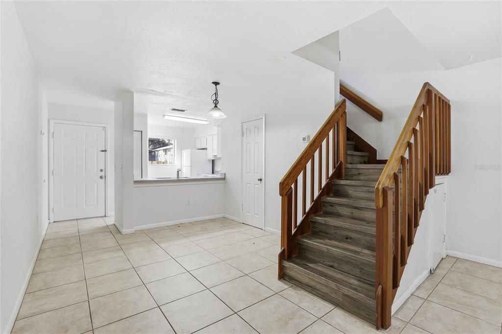 For Sale: $179,900 (2 beds, 2 baths, 1094 Square Feet)