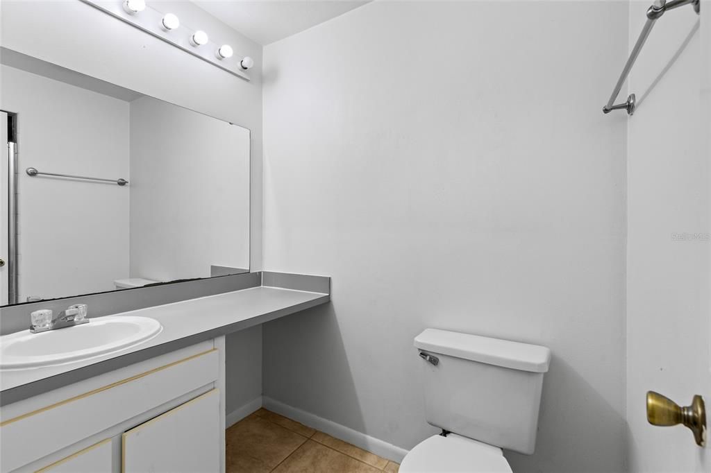 For Sale: $179,900 (2 beds, 2 baths, 1094 Square Feet)