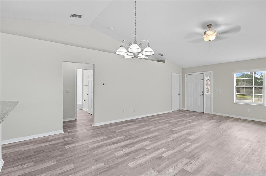 For Rent: $1,650 (3 beds, 2 baths, 1211 Square Feet)