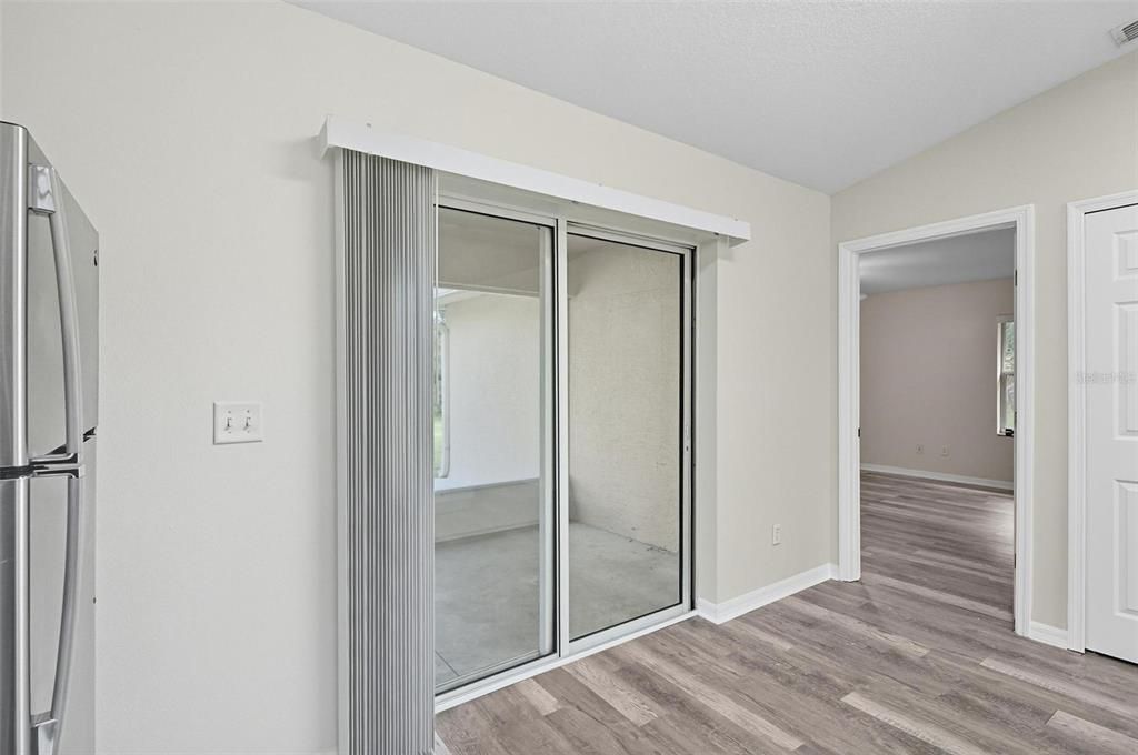 For Rent: $1,650 (3 beds, 2 baths, 1211 Square Feet)