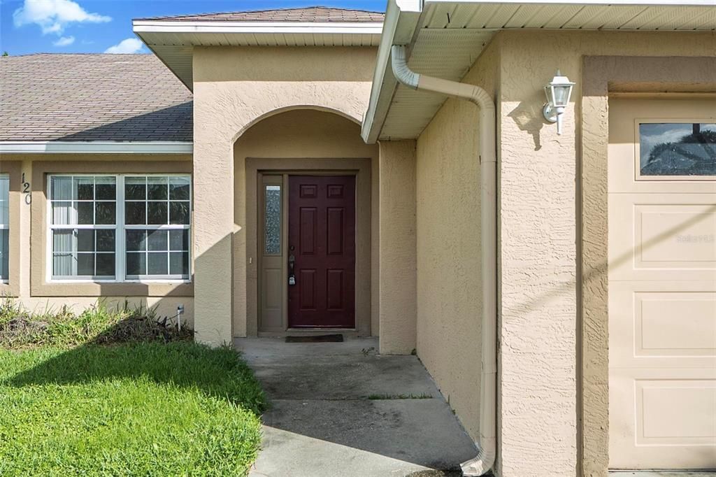 For Rent: $1,650 (3 beds, 2 baths, 1211 Square Feet)