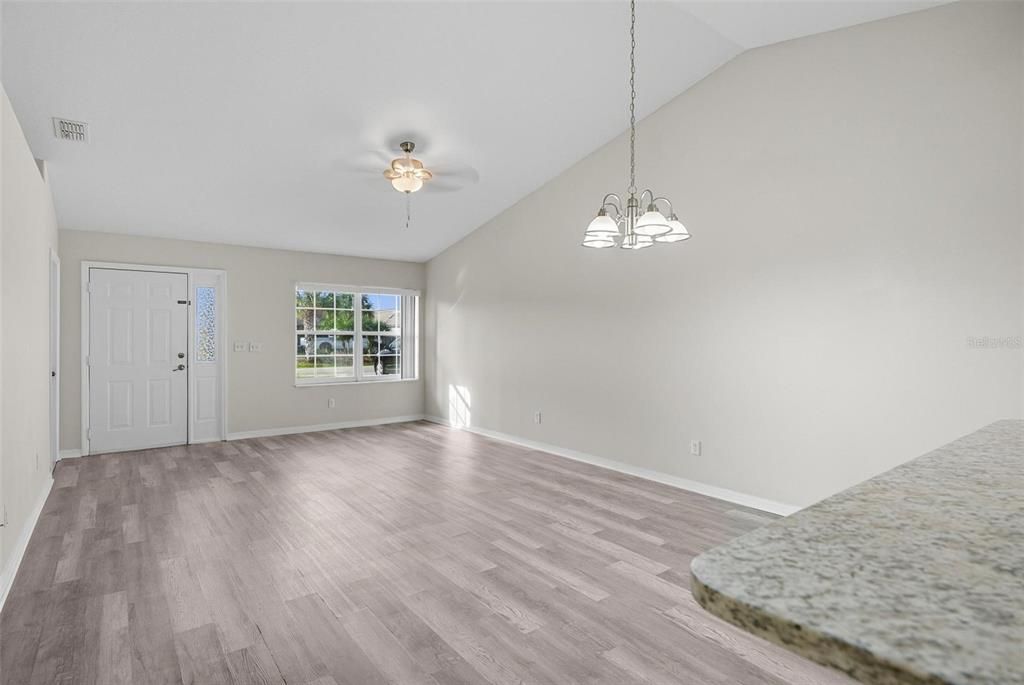 For Rent: $1,650 (3 beds, 2 baths, 1211 Square Feet)