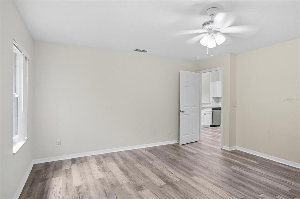 For Rent: $1,650 (3 beds, 2 baths, 1211 Square Feet)