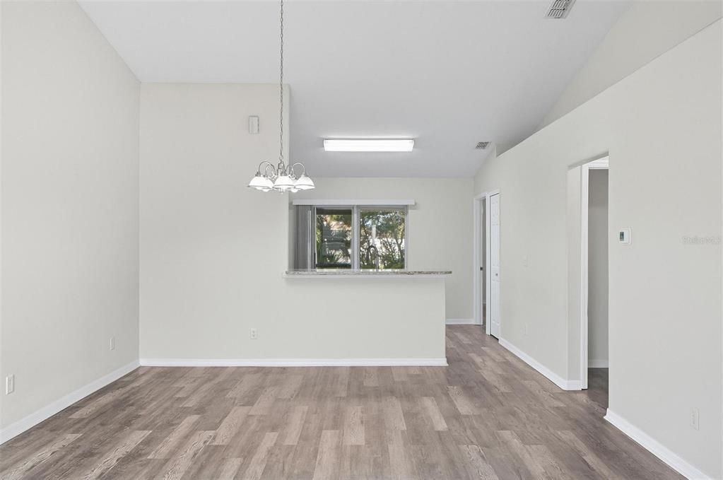 For Rent: $1,650 (3 beds, 2 baths, 1211 Square Feet)