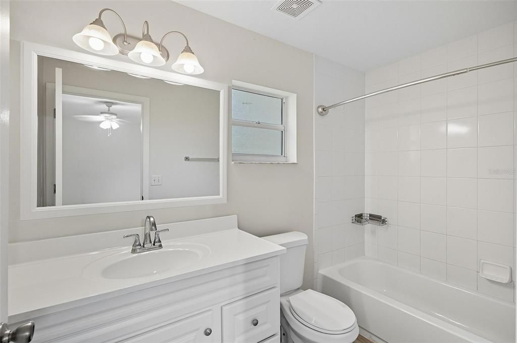 For Rent: $1,650 (3 beds, 2 baths, 1211 Square Feet)