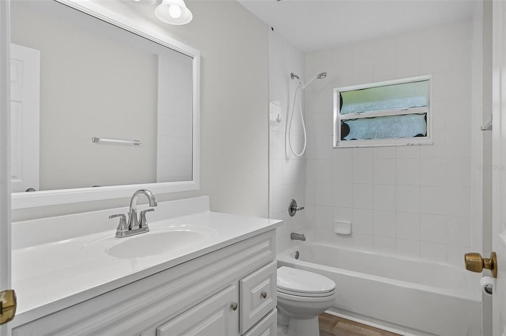 For Rent: $1,650 (3 beds, 2 baths, 1211 Square Feet)