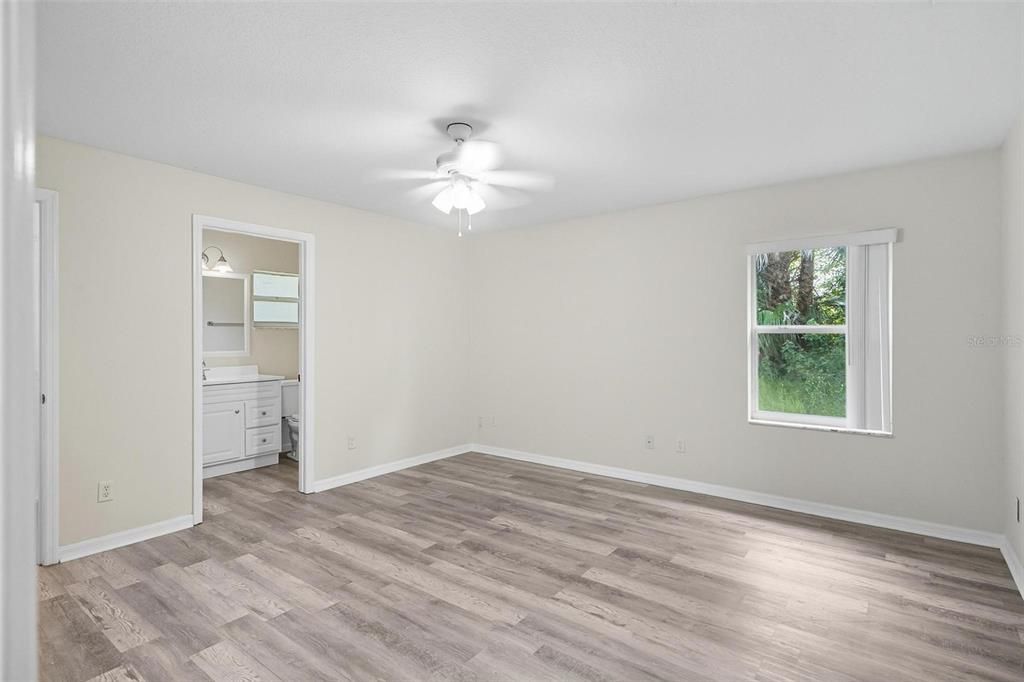 For Rent: $1,650 (3 beds, 2 baths, 1211 Square Feet)