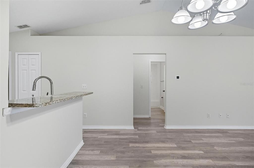 For Rent: $1,650 (3 beds, 2 baths, 1211 Square Feet)