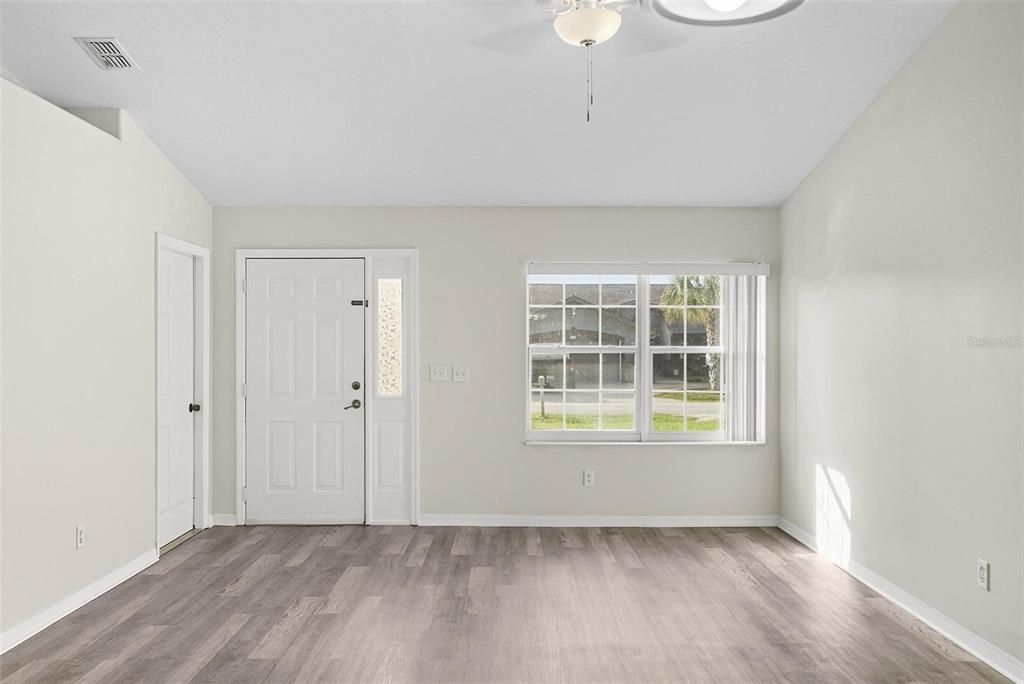 For Rent: $1,650 (3 beds, 2 baths, 1211 Square Feet)