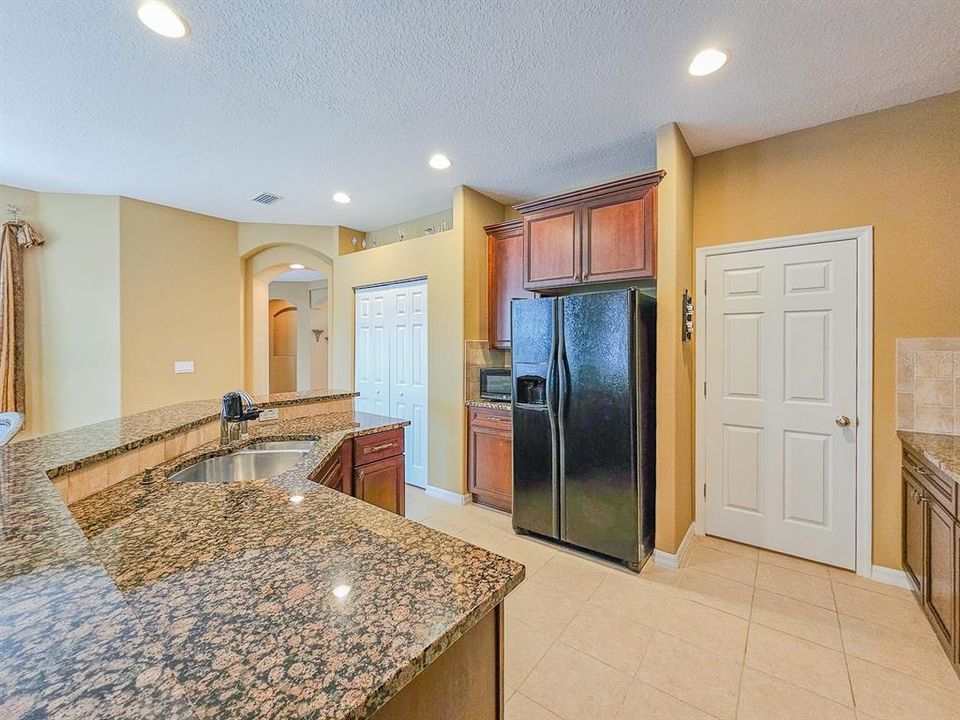 For Sale: $475,000 (4 beds, 3 baths, 2572 Square Feet)