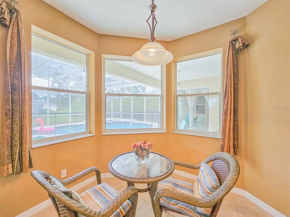 For Sale: $475,000 (4 beds, 3 baths, 2572 Square Feet)