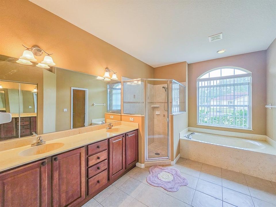 For Sale: $475,000 (4 beds, 3 baths, 2572 Square Feet)