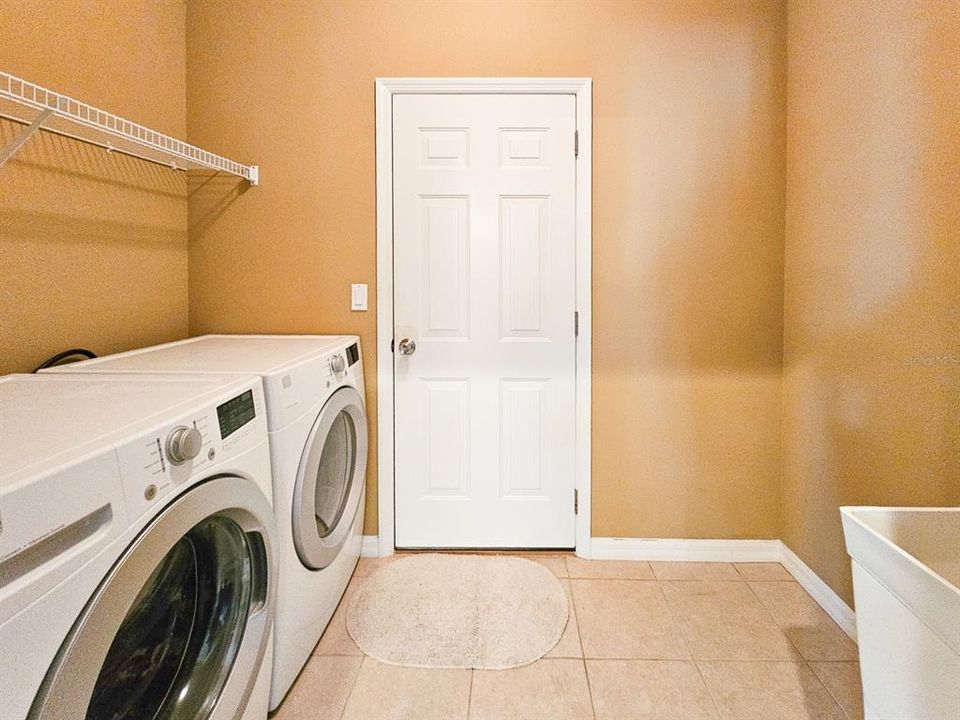 For Sale: $475,000 (4 beds, 3 baths, 2572 Square Feet)