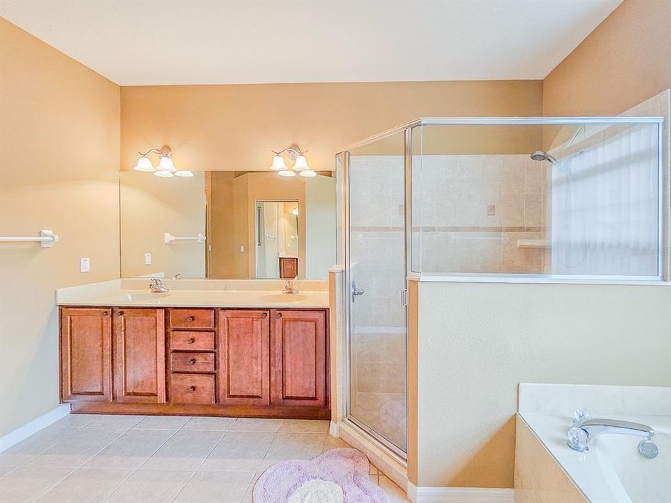 For Sale: $475,000 (4 beds, 3 baths, 2572 Square Feet)