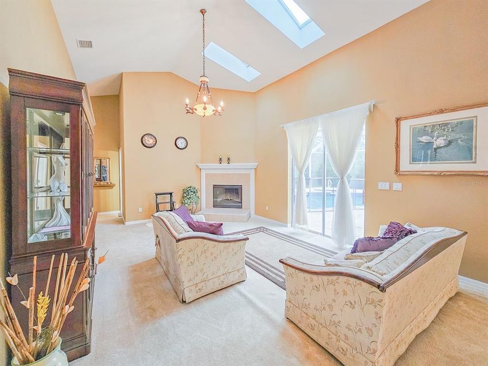 For Sale: $475,000 (4 beds, 3 baths, 2572 Square Feet)