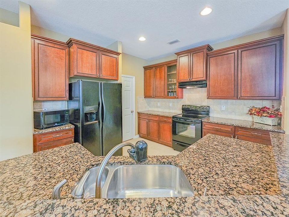 For Sale: $475,000 (4 beds, 3 baths, 2572 Square Feet)