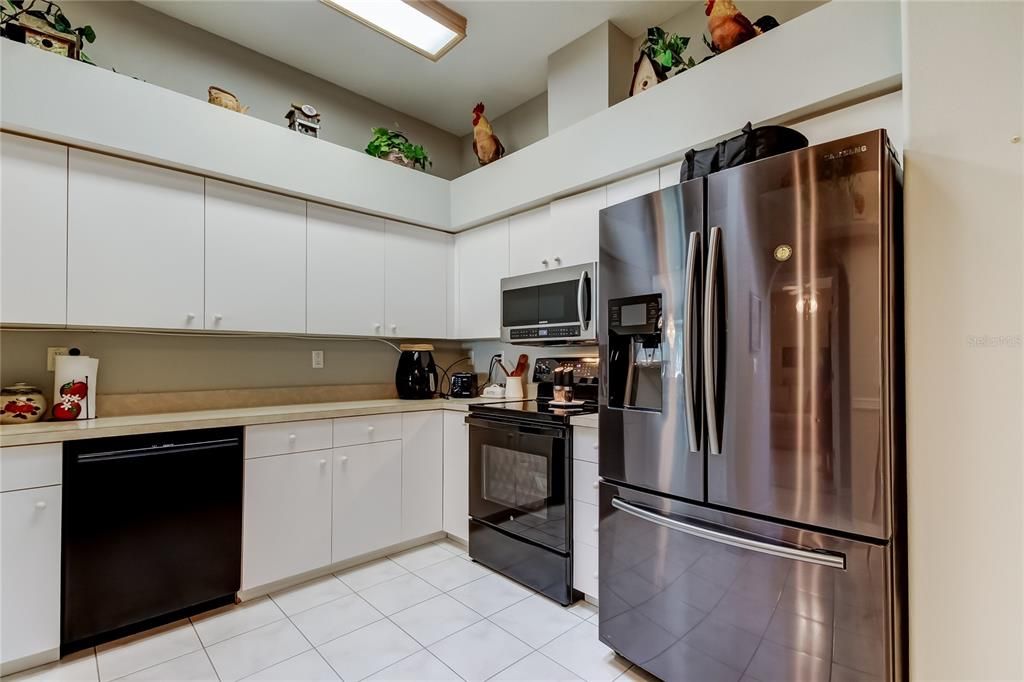 For Sale: $239,000 (2 beds, 2 baths, 1292 Square Feet)