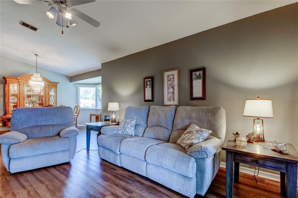 For Sale: $239,000 (2 beds, 2 baths, 1292 Square Feet)