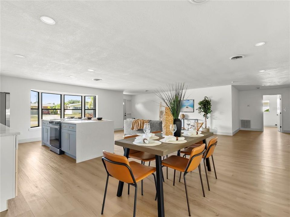 На продажу: $474,900 (3 спален, 2 ванн, 2077 Квадратных фут)