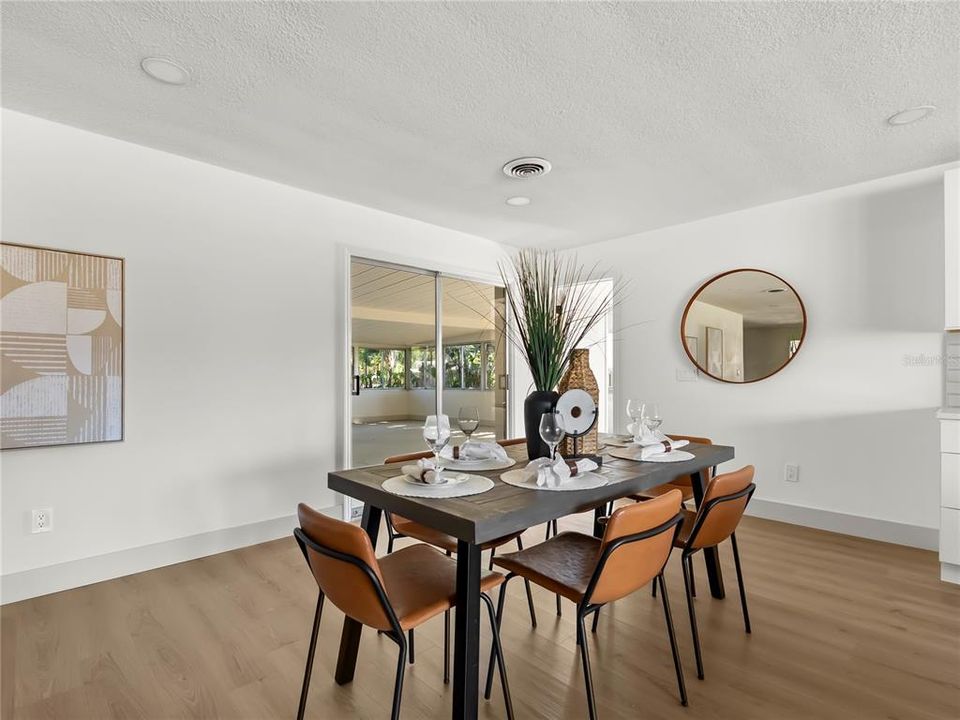 На продажу: $474,900 (3 спален, 2 ванн, 2077 Квадратных фут)