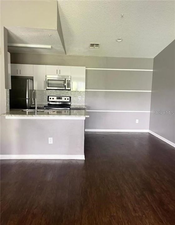 出租: $1,350 (1 贝兹, 1 浴室, 779 平方英尺)