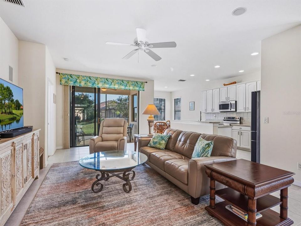 待售: $439,900 (3 贝兹, 2 浴室, 2102 平方英尺)