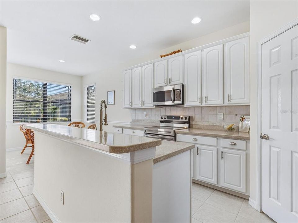 待售: $439,900 (3 贝兹, 2 浴室, 2102 平方英尺)