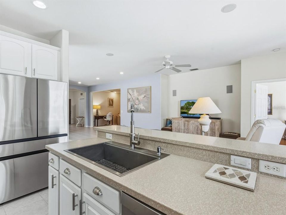 待售: $439,900 (3 贝兹, 2 浴室, 2102 平方英尺)