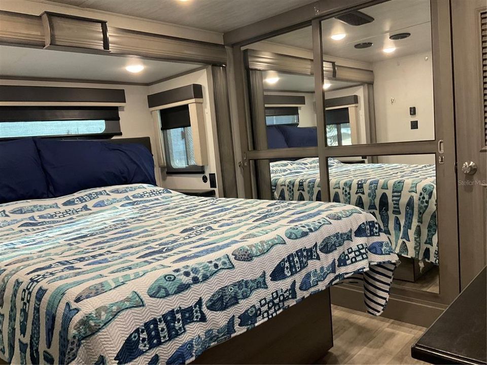 For Sale: $94,500 (1 beds, 1 baths, 308 Square Feet)