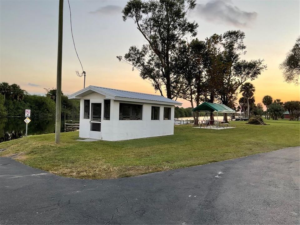 For Sale: $94,500 (1 beds, 1 baths, 308 Square Feet)