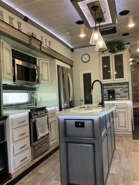 For Sale: $94,500 (1 beds, 1 baths, 308 Square Feet)