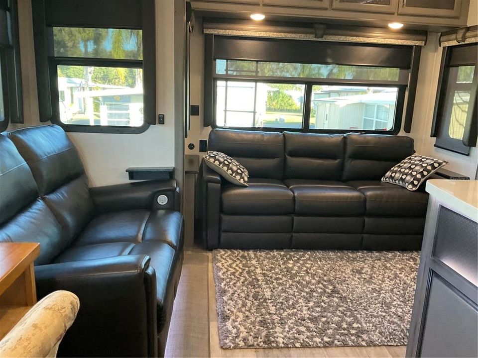 For Sale: $94,500 (1 beds, 1 baths, 308 Square Feet)