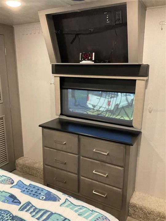 For Sale: $94,500 (1 beds, 1 baths, 308 Square Feet)