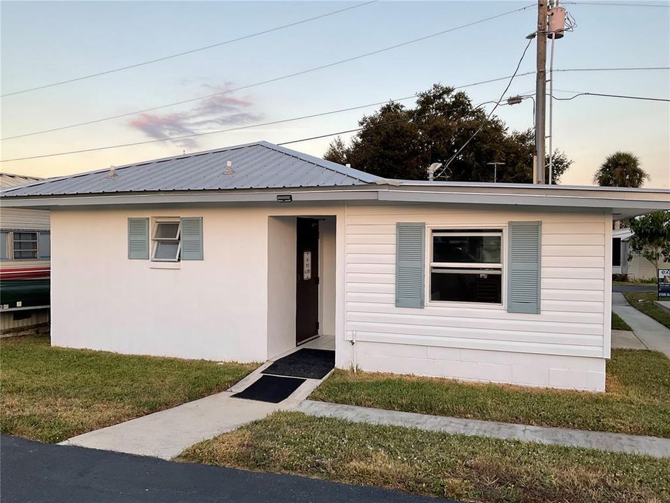 For Sale: $94,500 (1 beds, 1 baths, 308 Square Feet)