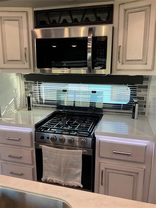 For Sale: $94,500 (1 beds, 1 baths, 308 Square Feet)