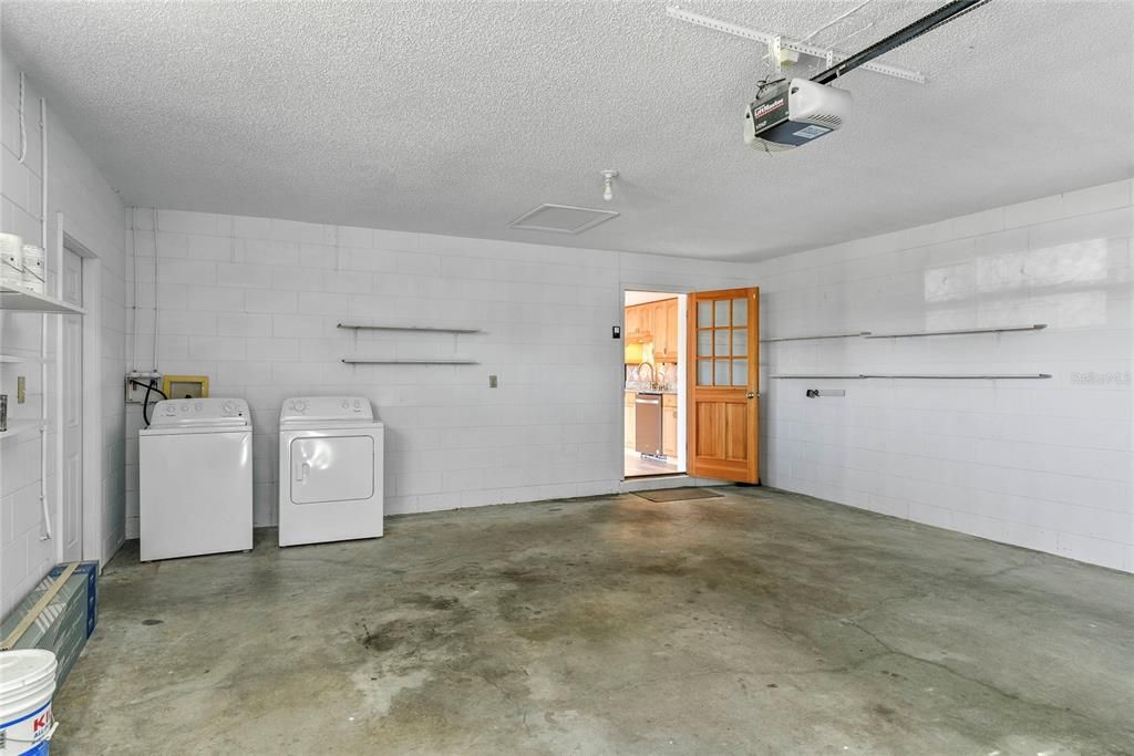 Под контрактом: $285,000 (2 спален, 2 ванн, 1142 Квадратных фут)