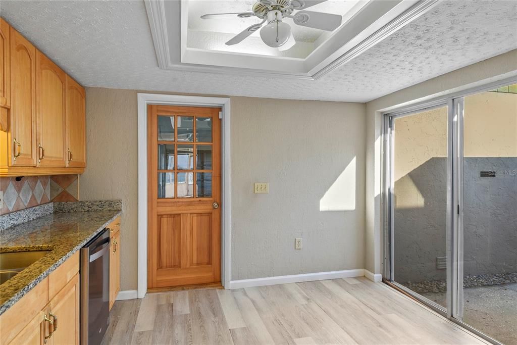 Под контрактом: $285,000 (2 спален, 2 ванн, 1142 Квадратных фут)