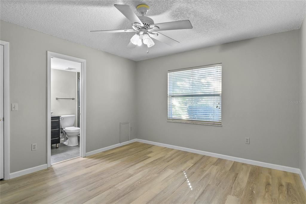 Под контрактом: $285,000 (2 спален, 2 ванн, 1142 Квадратных фут)