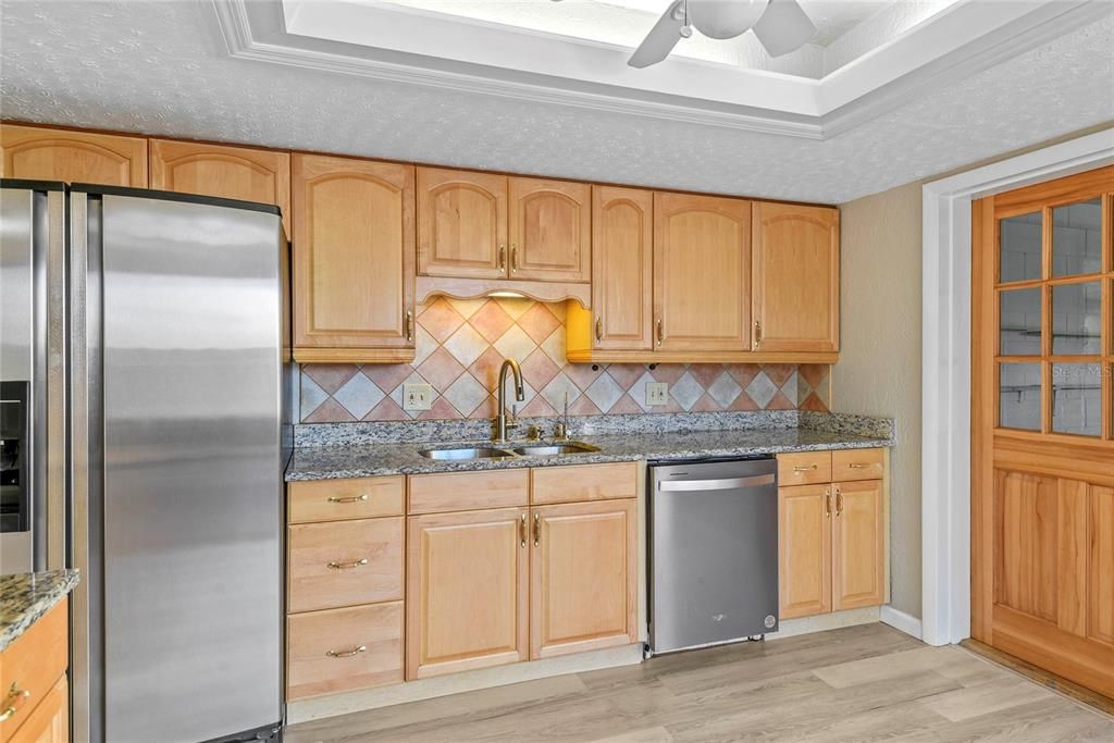 Под контрактом: $285,000 (2 спален, 2 ванн, 1142 Квадратных фут)