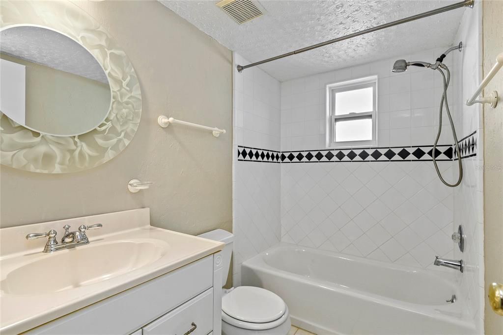 Под контрактом: $285,000 (2 спален, 2 ванн, 1142 Квадратных фут)