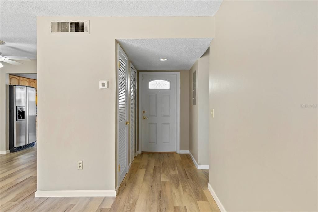 Под контрактом: $285,000 (2 спален, 2 ванн, 1142 Квадратных фут)