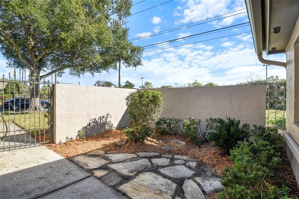 Под контрактом: $285,000 (2 спален, 2 ванн, 1142 Квадратных фут)