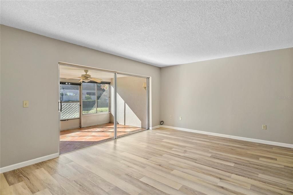 Под контрактом: $285,000 (2 спален, 2 ванн, 1142 Квадратных фут)