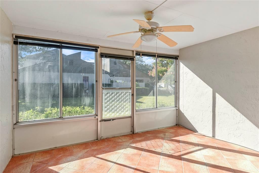 Под контрактом: $285,000 (2 спален, 2 ванн, 1142 Квадратных фут)