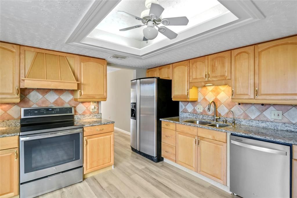 Под контрактом: $285,000 (2 спален, 2 ванн, 1142 Квадратных фут)