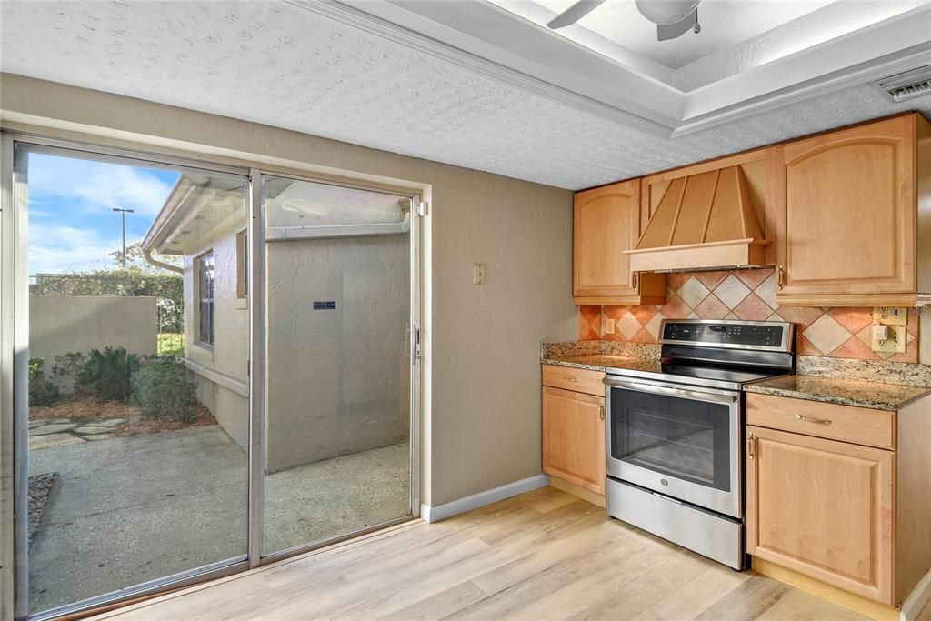 Под контрактом: $285,000 (2 спален, 2 ванн, 1142 Квадратных фут)