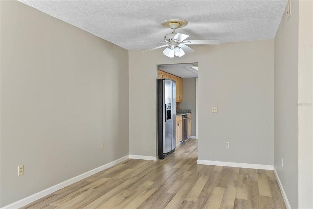 Под контрактом: $285,000 (2 спален, 2 ванн, 1142 Квадратных фут)