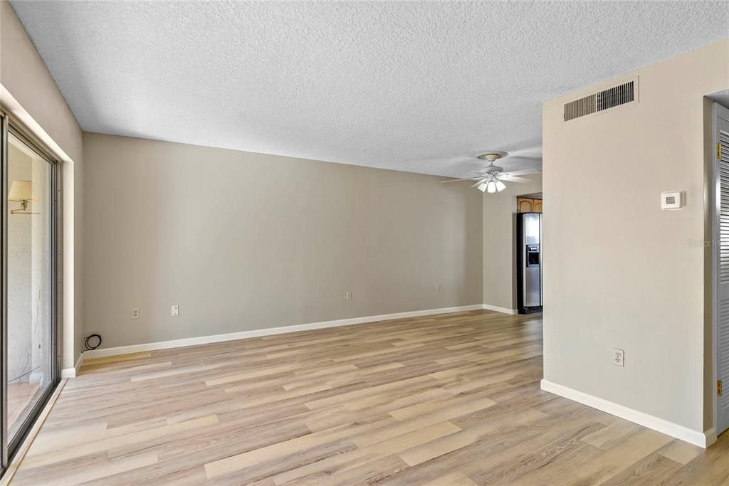 Под контрактом: $285,000 (2 спален, 2 ванн, 1142 Квадратных фут)